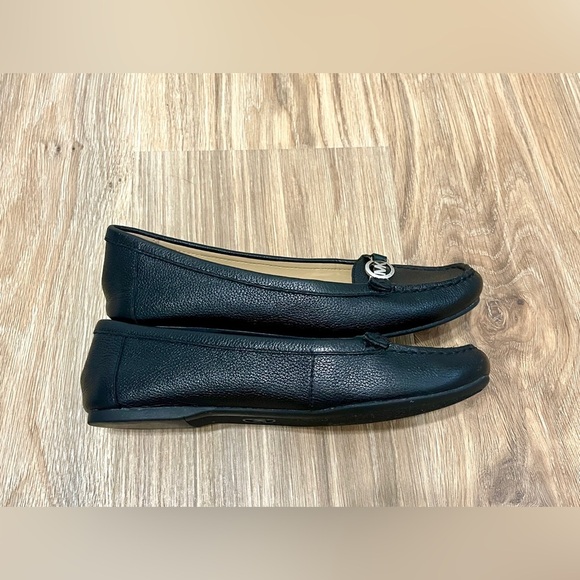 Michael Kors Black Leather Slip On Flats Women's Size 7.5 EUC - Picture 4 of 6